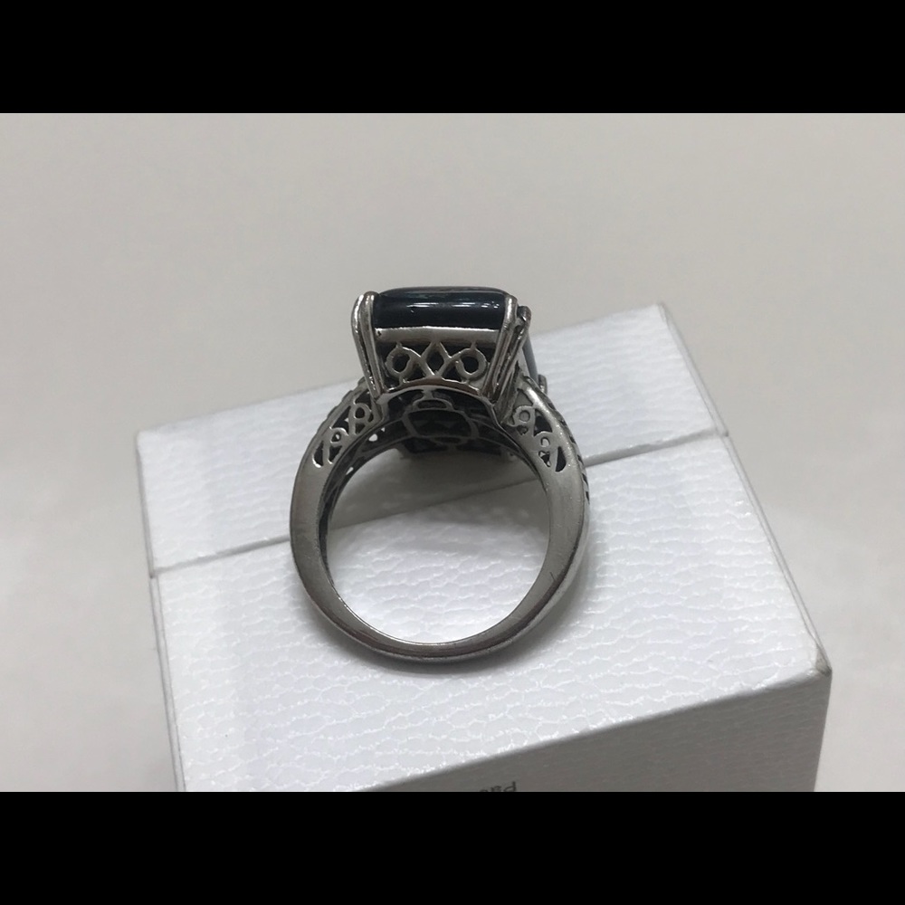 Ring - Picture 3 of 6